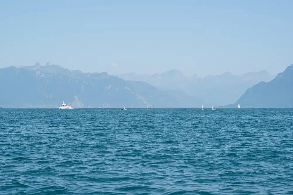 Sortie en bateau au coucher du soleil sur le Lac Léman