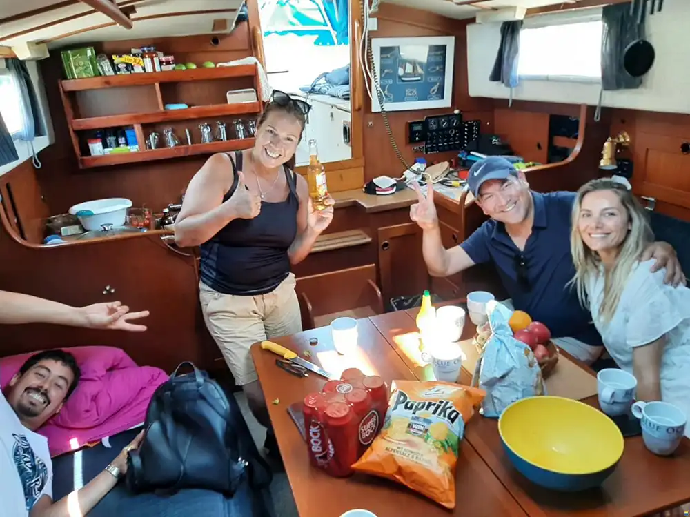 Vue spectaculaire sur le Jet d'eau de Genève depuis le bateau