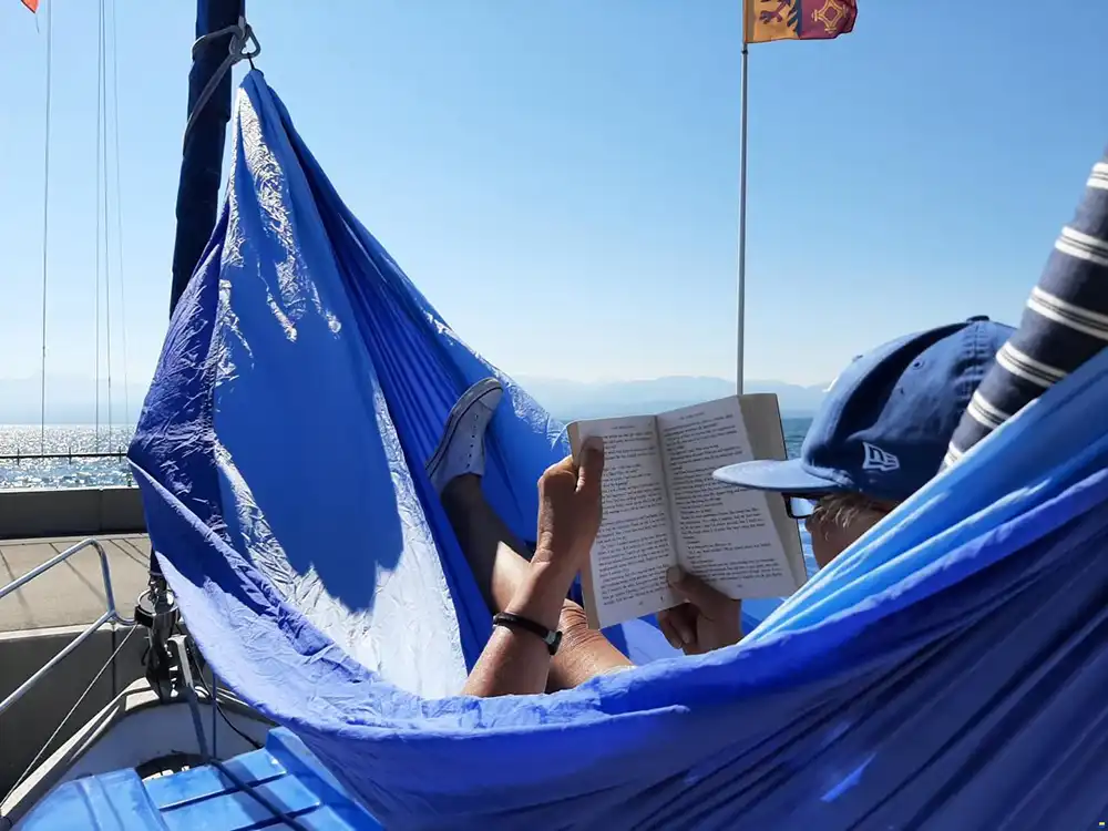 Détente à bord avec boissons rafraîchissantes sur le Lac Léman